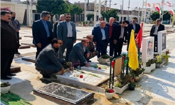 حضور مدیران ارتباطات استان مازندران در گلزار شهدای مرکز استان