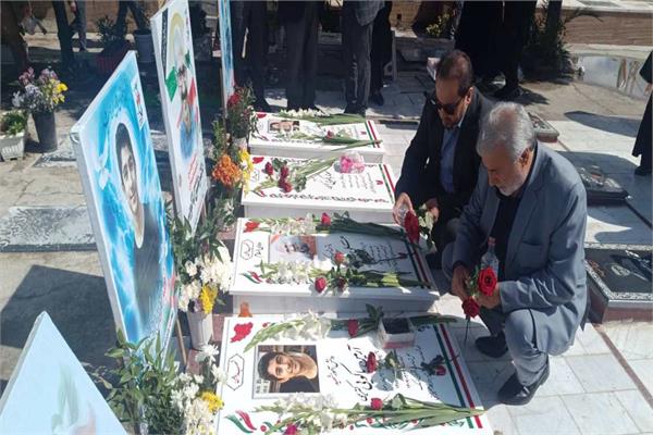حضور مدیران حوزه ارتباطات مازندران در آیین عطرافشانی گلزار شهدای مرکز استان / تأکید اعزی بر انسجام ملی و حرکت در مسیر شهدا