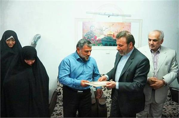دیدار وزیر ارتباطات و فناوری اطلاعات با خانواده شهید مدافع حرم در مازندران